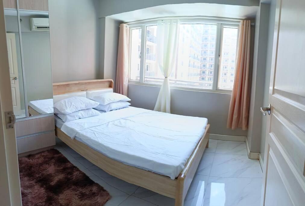 Monarch Parksuites - Balmoral Place Paranaque City Экстерьер фото