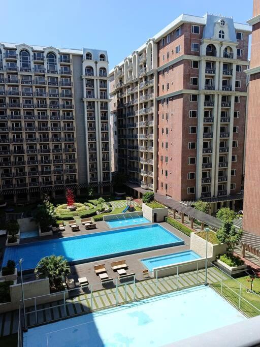 Monarch Parksuites - Balmoral Place Paranaque City Экстерьер фото
