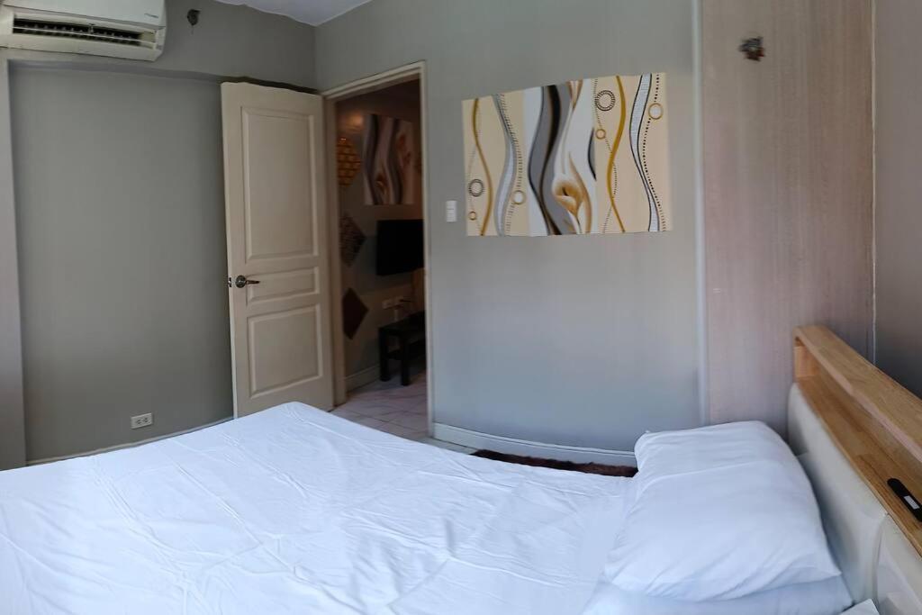 Monarch Parksuites - Balmoral Place Paranaque City Экстерьер фото