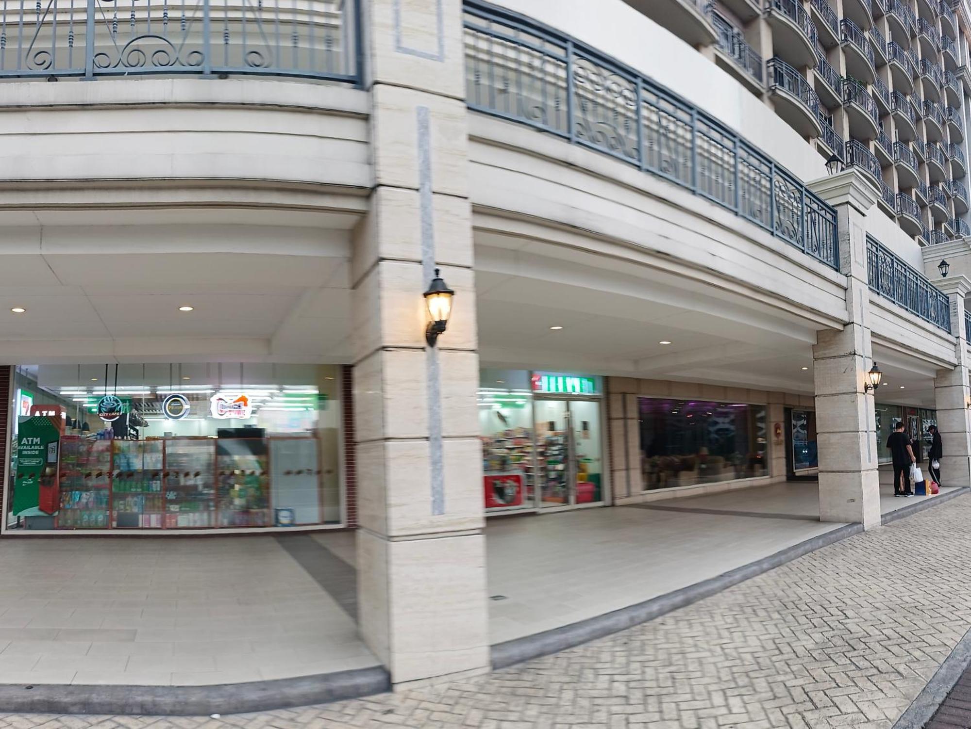 Monarch Parksuites - Balmoral Place Paranaque City Экстерьер фото